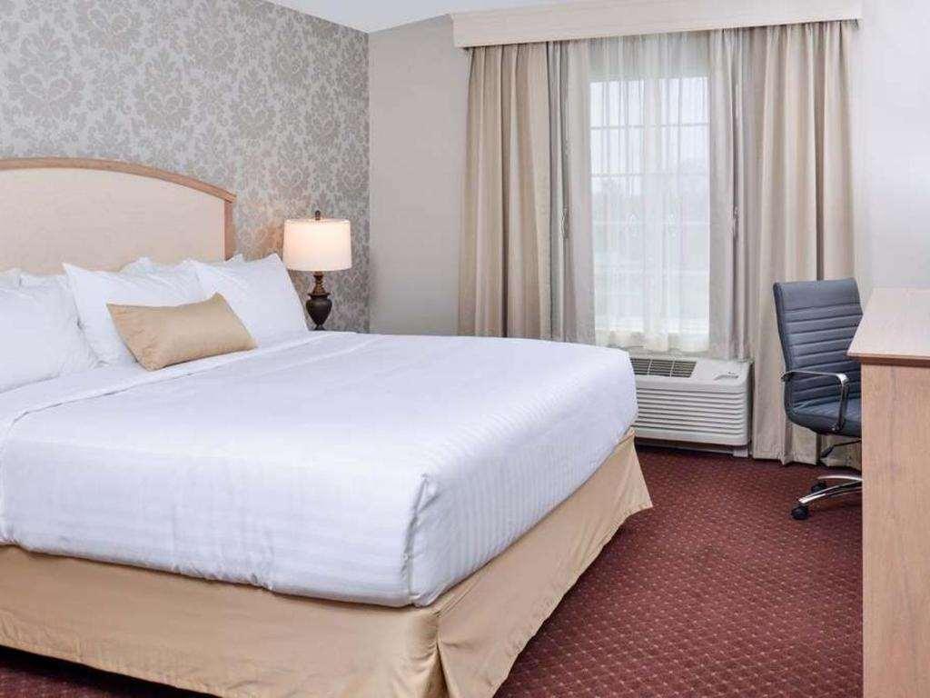 Appomattox Inn And Suites Room photo